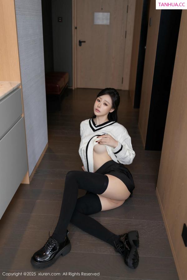 逗逗DouDou  [XiuRen]高清写真图 2025.03.07 No.9986 小逗逗 丝袜美腿第11张图片